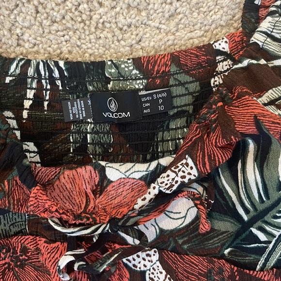 VOLCOM Tank Top - Picture 6 of 6